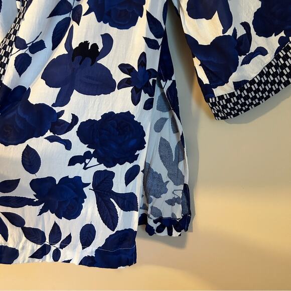 ✨ CAbi White/Navy Blue Floral 3/4-Sleeve Flowy Open Kimono Blouse Size XS/Small - Picture 6 of 11